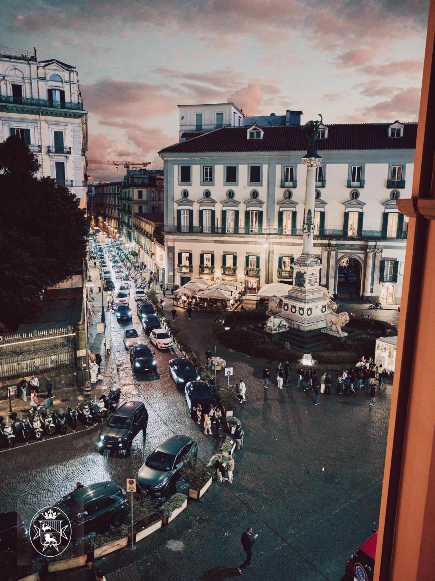 Vista Piazza Dei Martiri Acomodação com café da manhã Nápoles Exterior foto